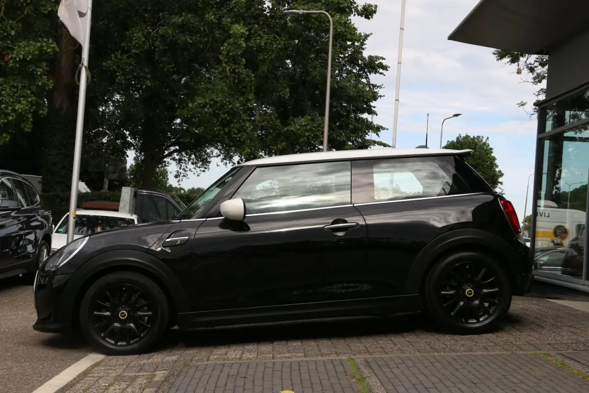 Business Edition 33 kWh SOH 95, 4%