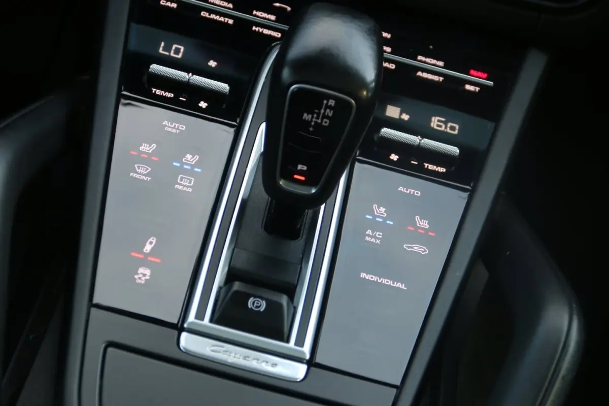 3.0 E-Hybrid PANO-DAK LUCHTVERNG NL-AUTO