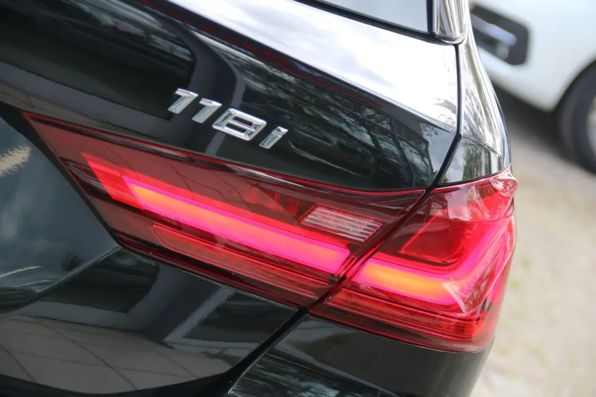 118i Business Edition M-PAKKET DEALER OND. NL-AUTO NAP