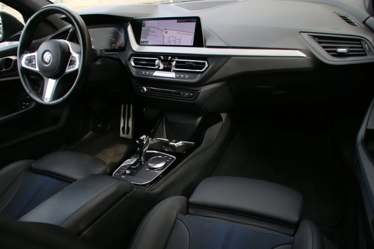 118i Business Edition M-PAKKET DEALER OND. NL-AUTO NAP