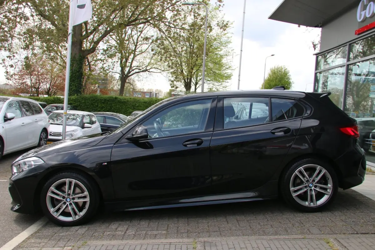 118i Business Edition M-PAKKET DEALER OND. NL-AUTO NAP