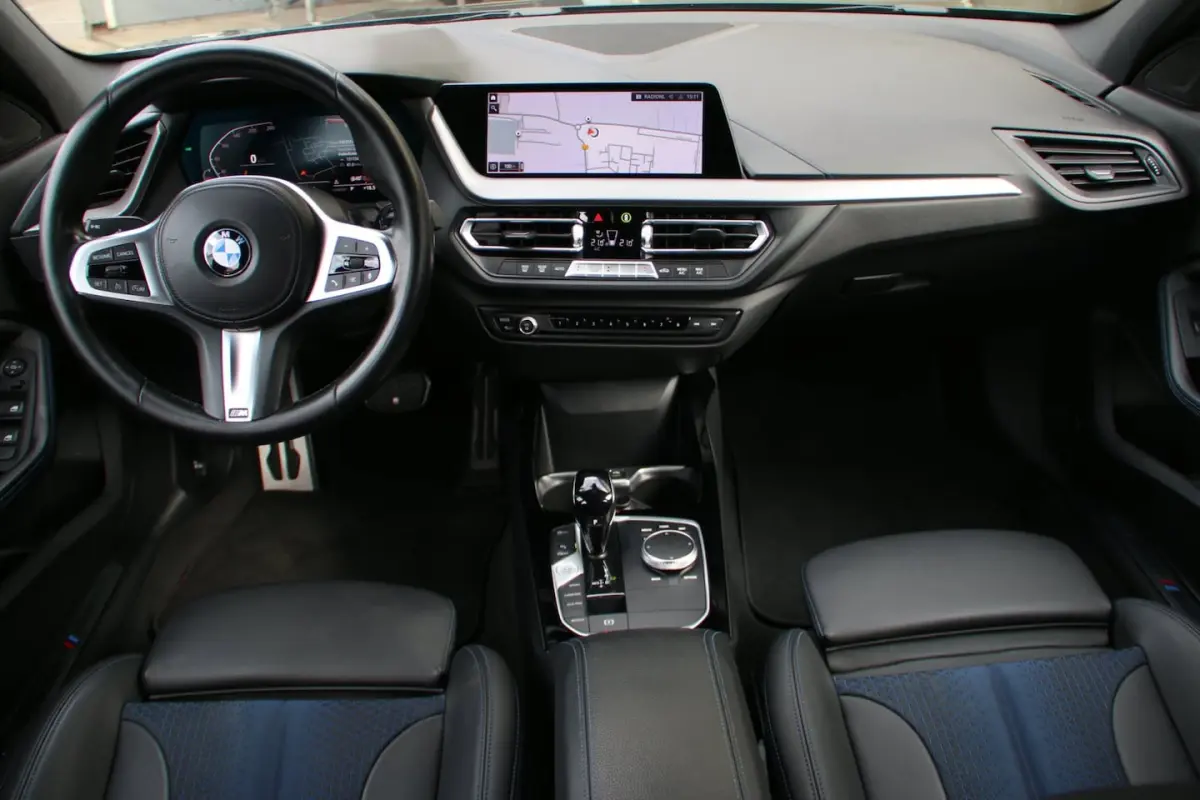 118i Business Edition M-PAKKET DEALER OND. NL-AUTO NAP