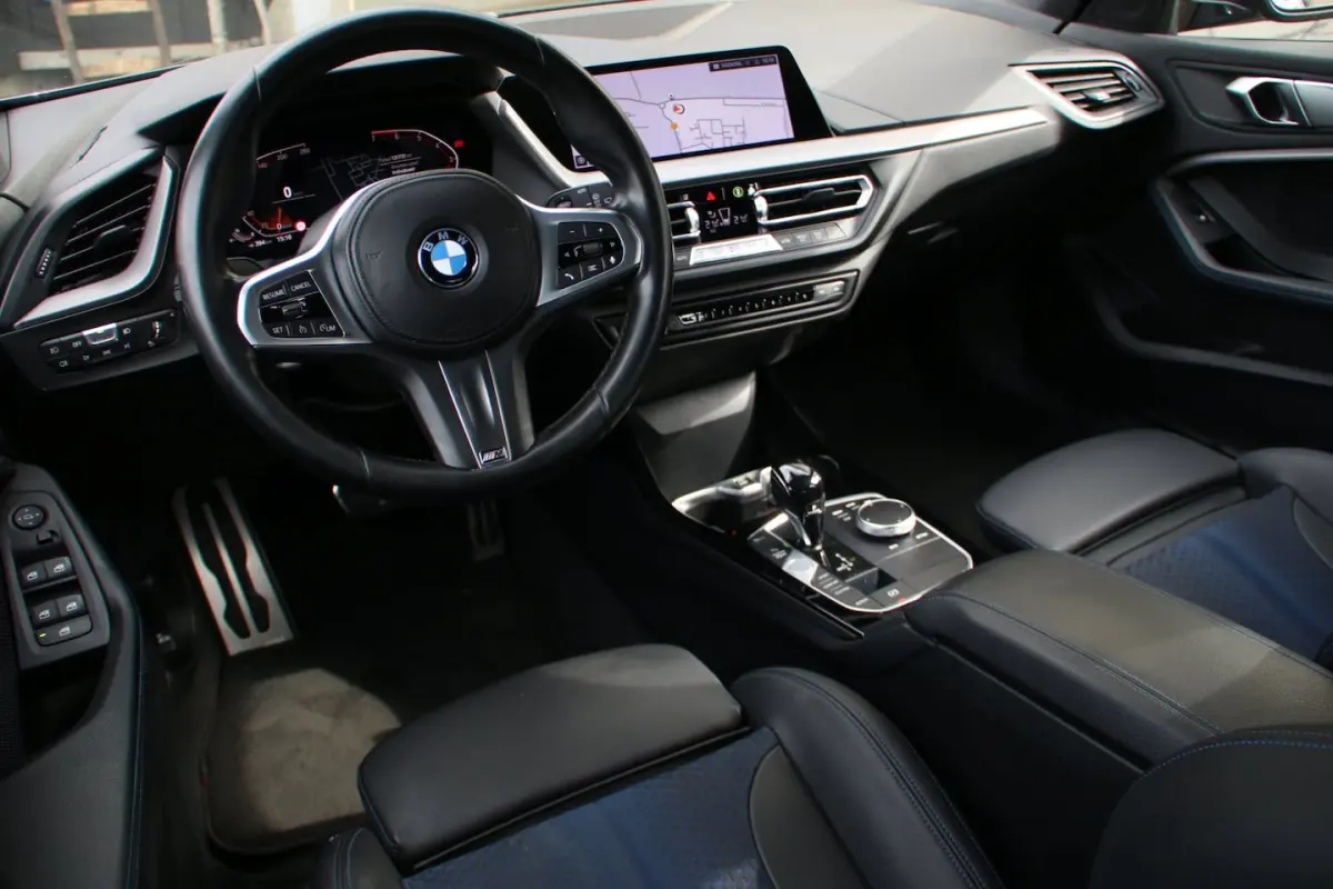 118i Business Edition M-PAKKET DEALER OND. NL-AUTO NAP