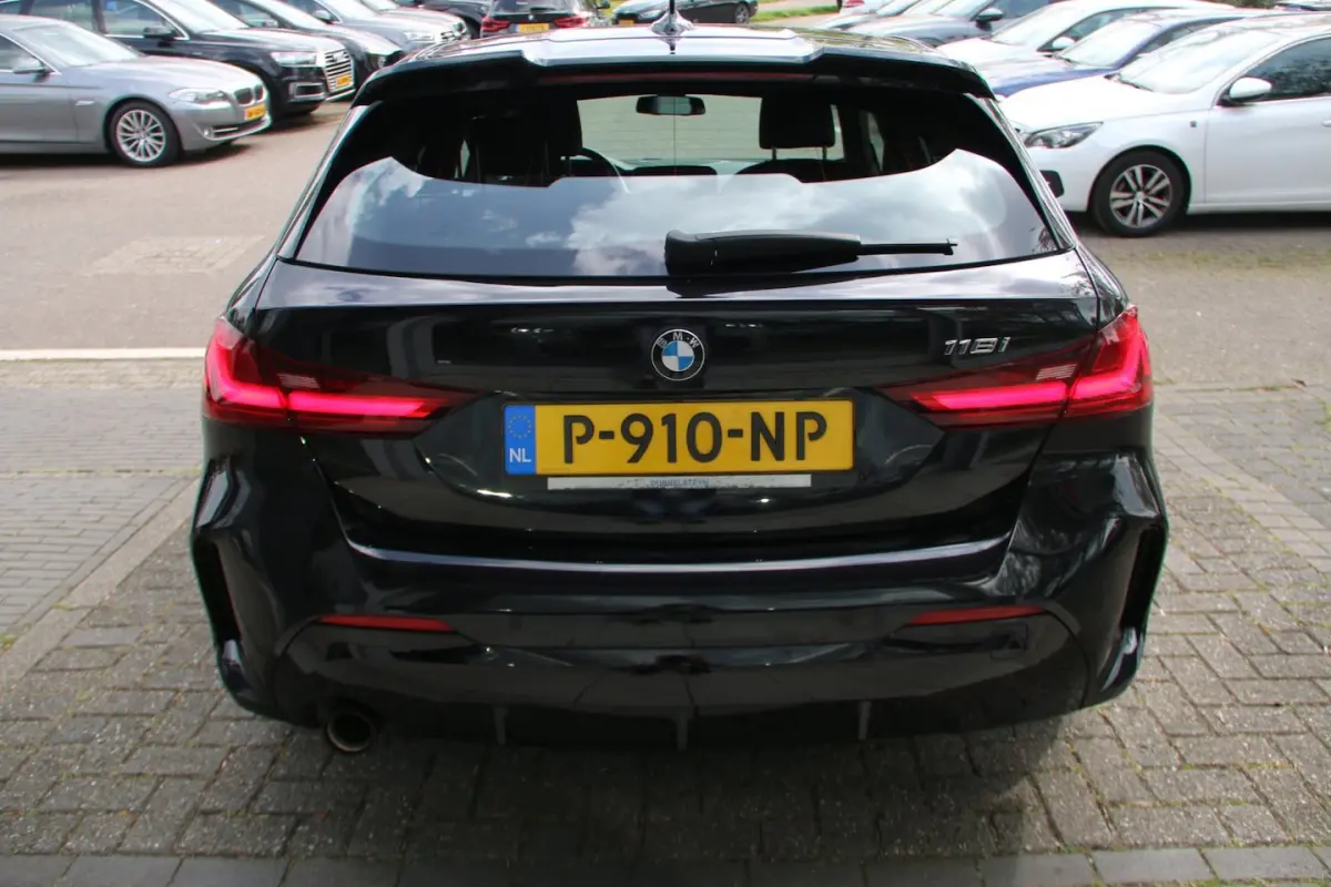 118i Business Edition M-PAKKET DEALER OND. NL-AUTO NAP
