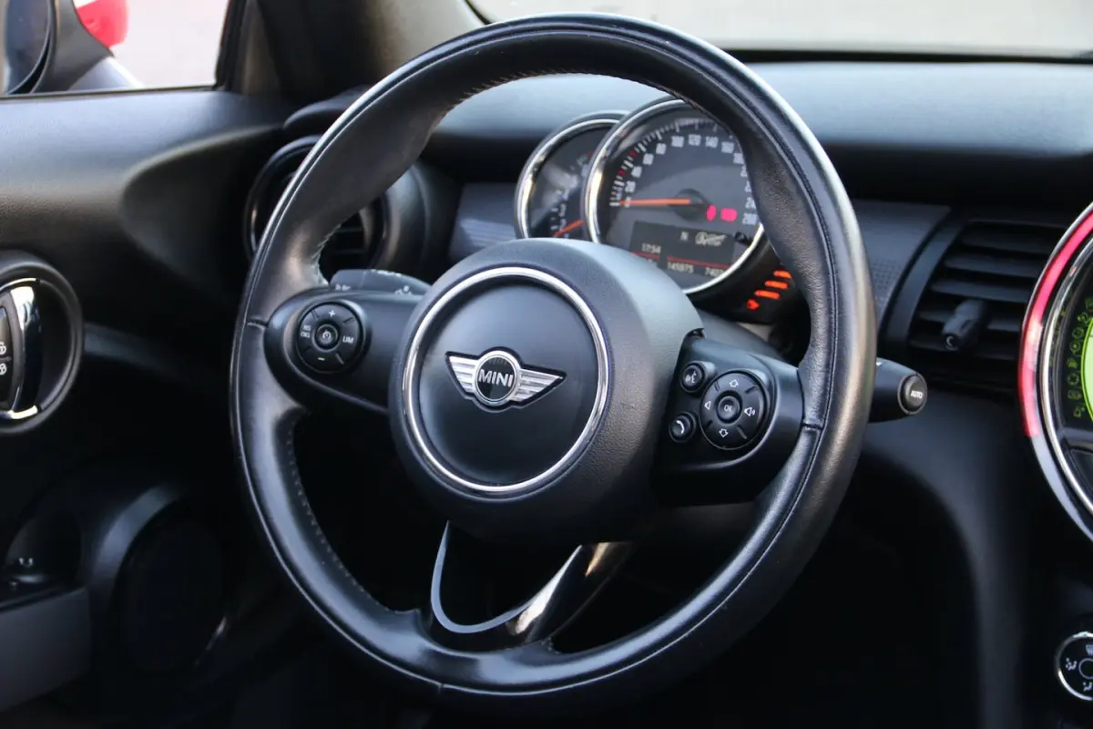 1.5 Cooper Serious Business DEALER OND. NL AUTO NAP