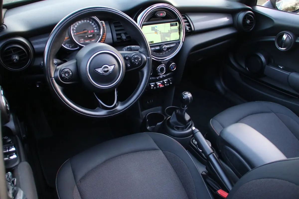 1.5 Cooper Serious Business DEALER OND. NL AUTO NAP