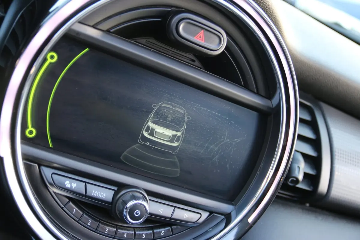 1.5 Cooper Serious Business DEALER OND. NL AUTO NAP
