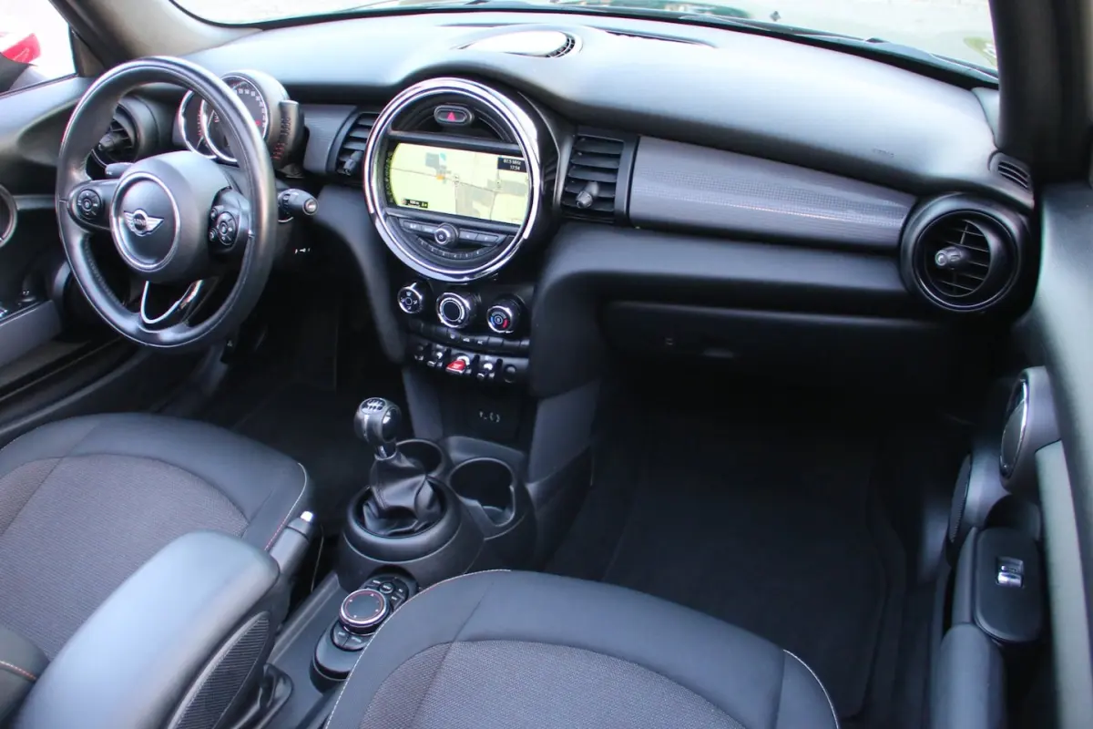 1.5 Cooper Serious Business DEALER OND. NL AUTO NAP