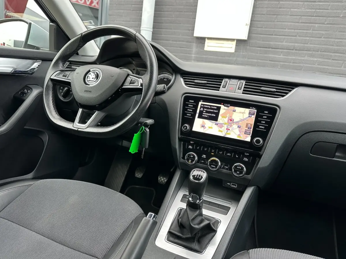 1.0 TSI Greentech Business Edition/1STE EIG/CARPLAY/NL-AUTO NAP