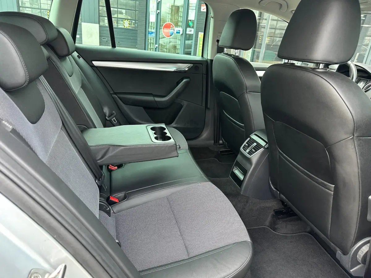 1.0 TSI Greentech Business Edition/1STE EIG/CARPLAY/NL-AUTO NAP