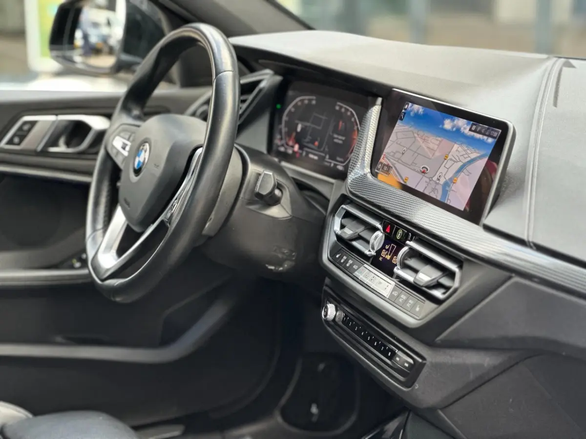 118i Business Edition Plus/SFEERVERLICHTING/NAVI/NL-AUTO NAP