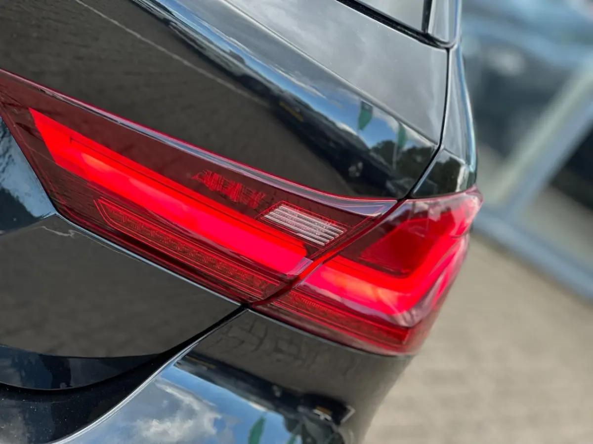 118i Business Edition Plus/SFEERVERLICHTING/NAVI/NL-AUTO NAP