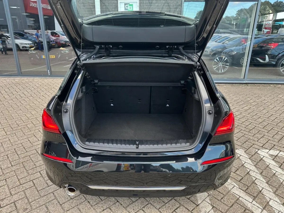 118i Business Edition Plus/SFEERVERLICHTING/NAVI/NL-AUTO NAP