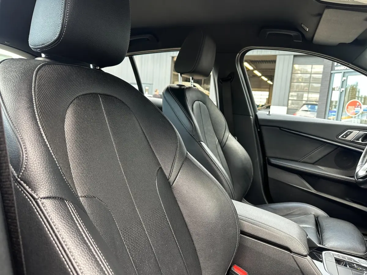 118i Business Edition Plus/SFEERVERLICHTING/NAVI/NL-AUTO NAP