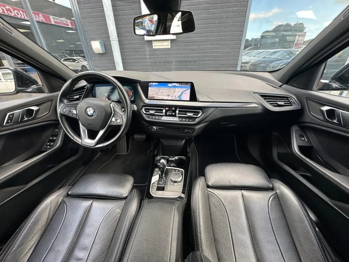 118i Business Edition Plus/SFEERVERLICHTING/NAVI/NL-AUTO NAP