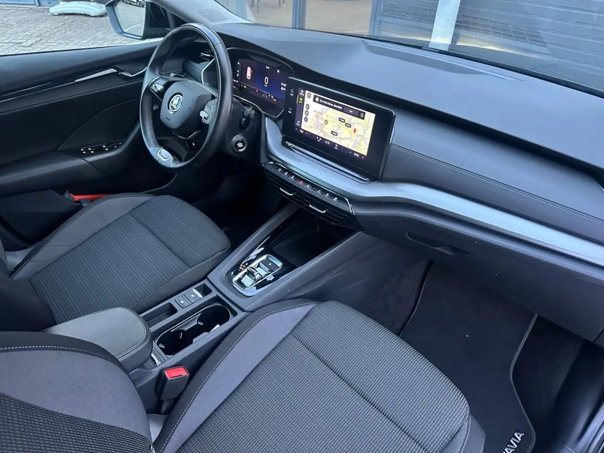 1.0 e-TSI Business Edition/APP-CONNECT/NAVI/NL-AUTO NAP