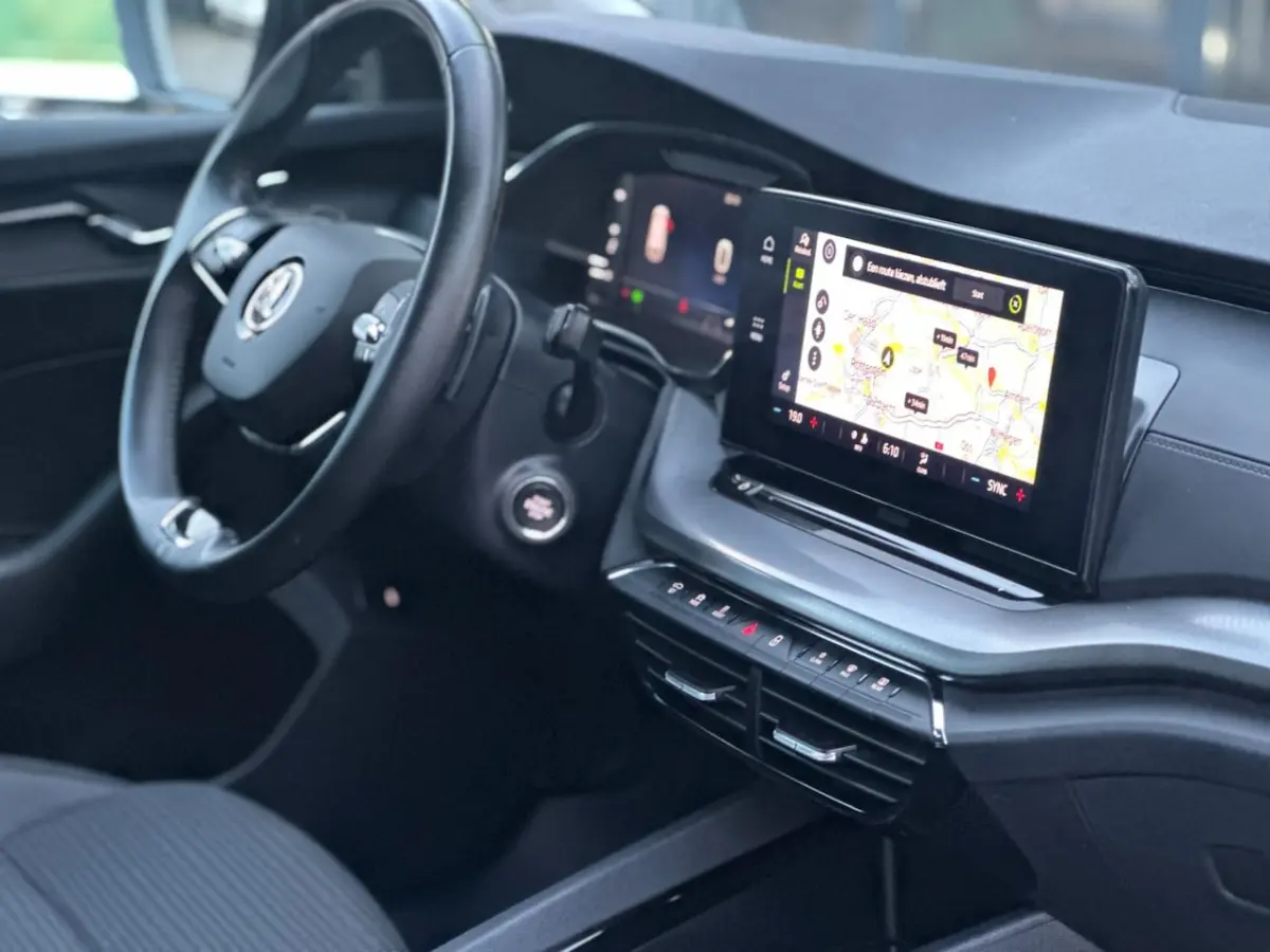 1.0 e-TSI Business Edition/APP-CONNECT/NAVI/NL-AUTO NAP