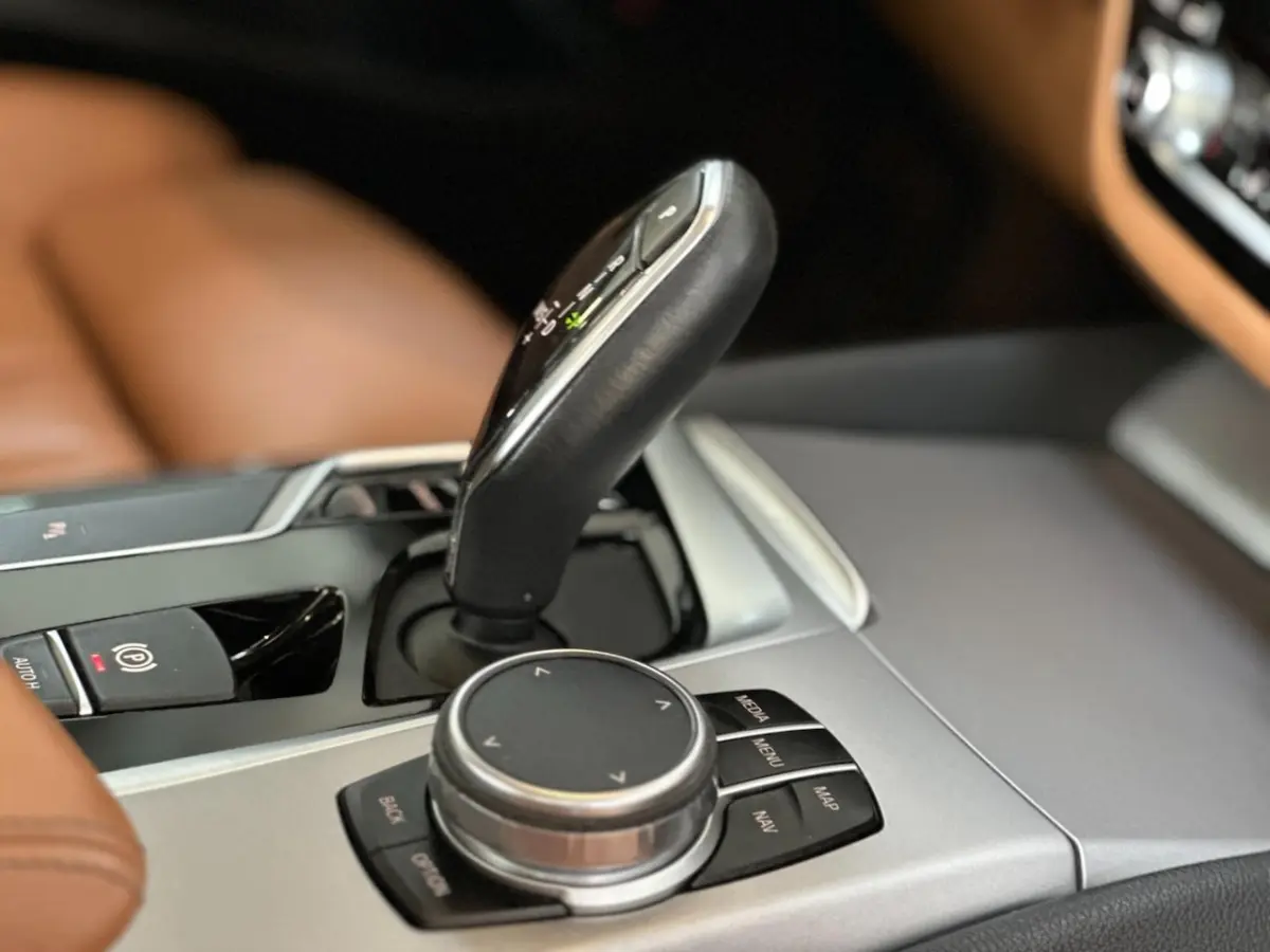520d High Executive/1STE EIG/NAVI/CAMERA/LEDER/NAVI/NL-AUTO NAP