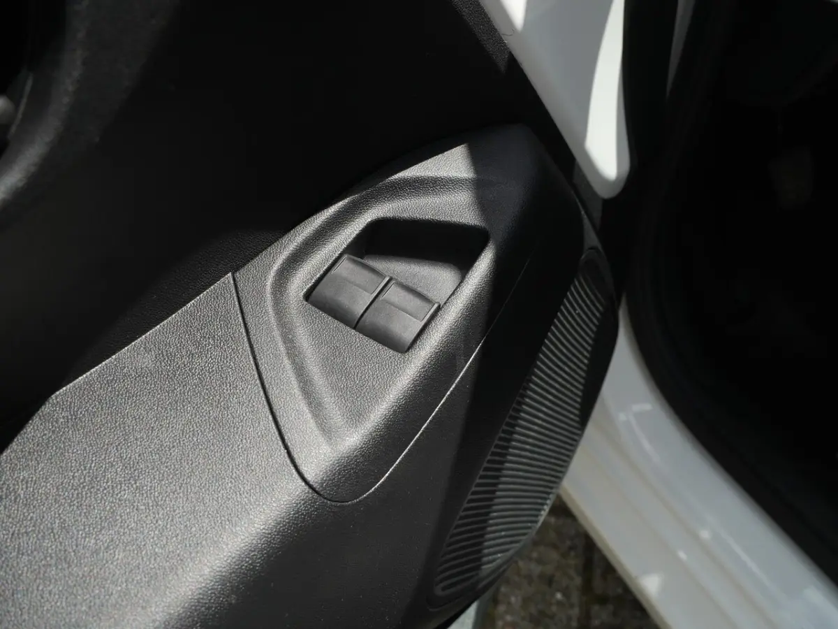 1.0 e-VTi 72pk 5D Active Premium | Airco | Bluetooth |