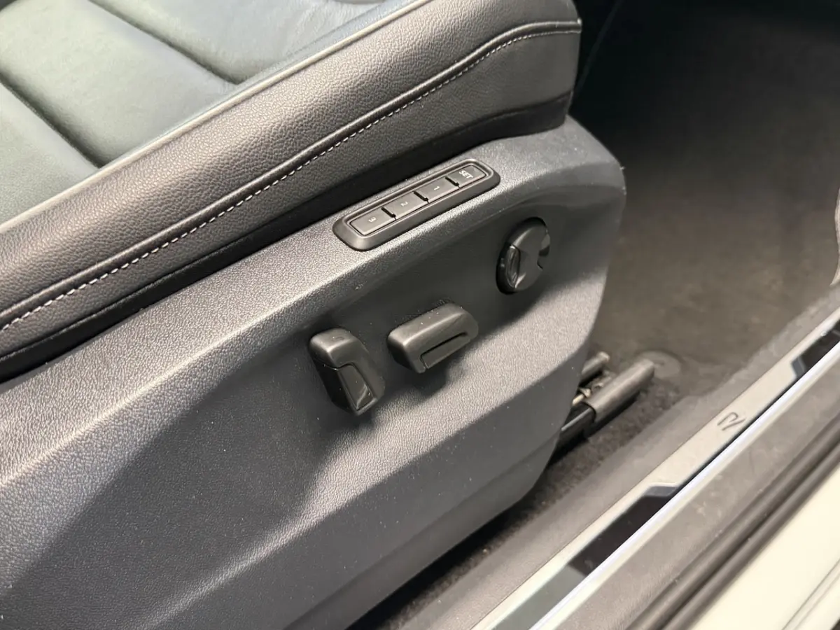 1.4 TSI eHybrid R-Line Business Leder Panoramadak IQ-light Elec.Trekhaak