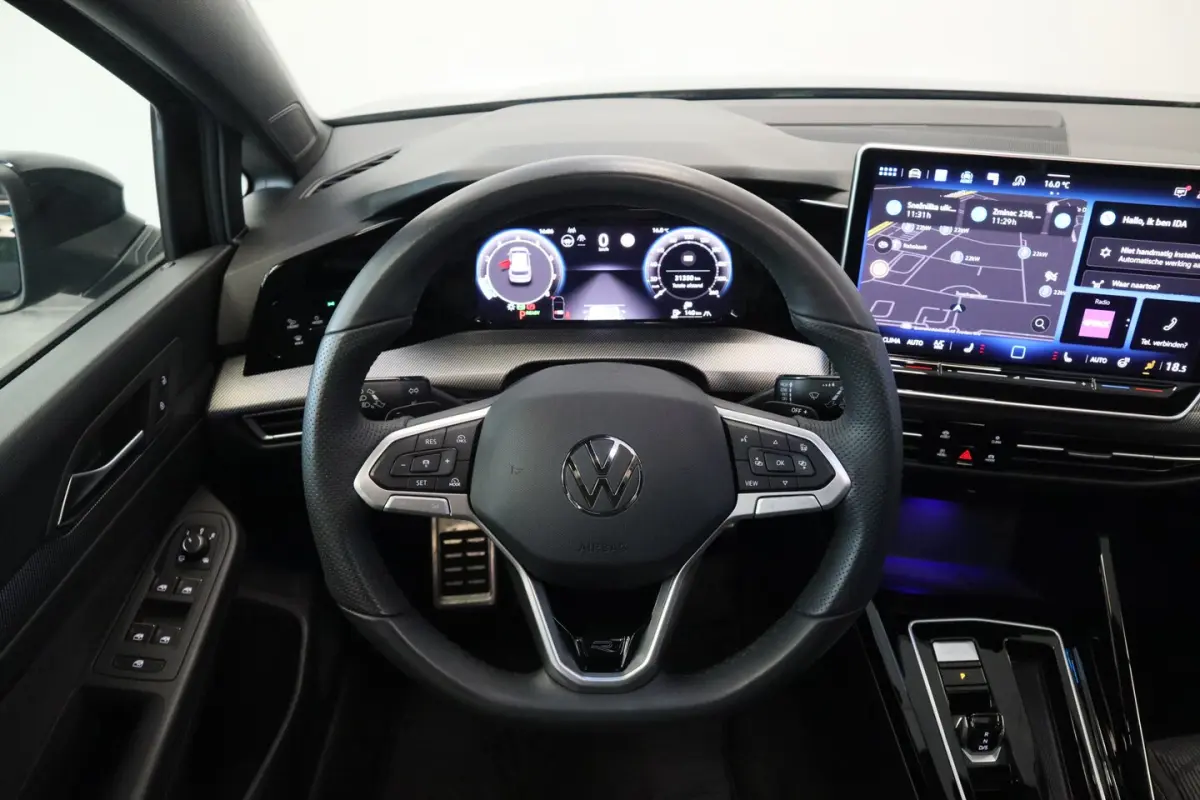 1.5 eTSI R-Line Edition Panoramadak IQ-Led 24 Maanden garantie* (Vraag naar de voorwaarden