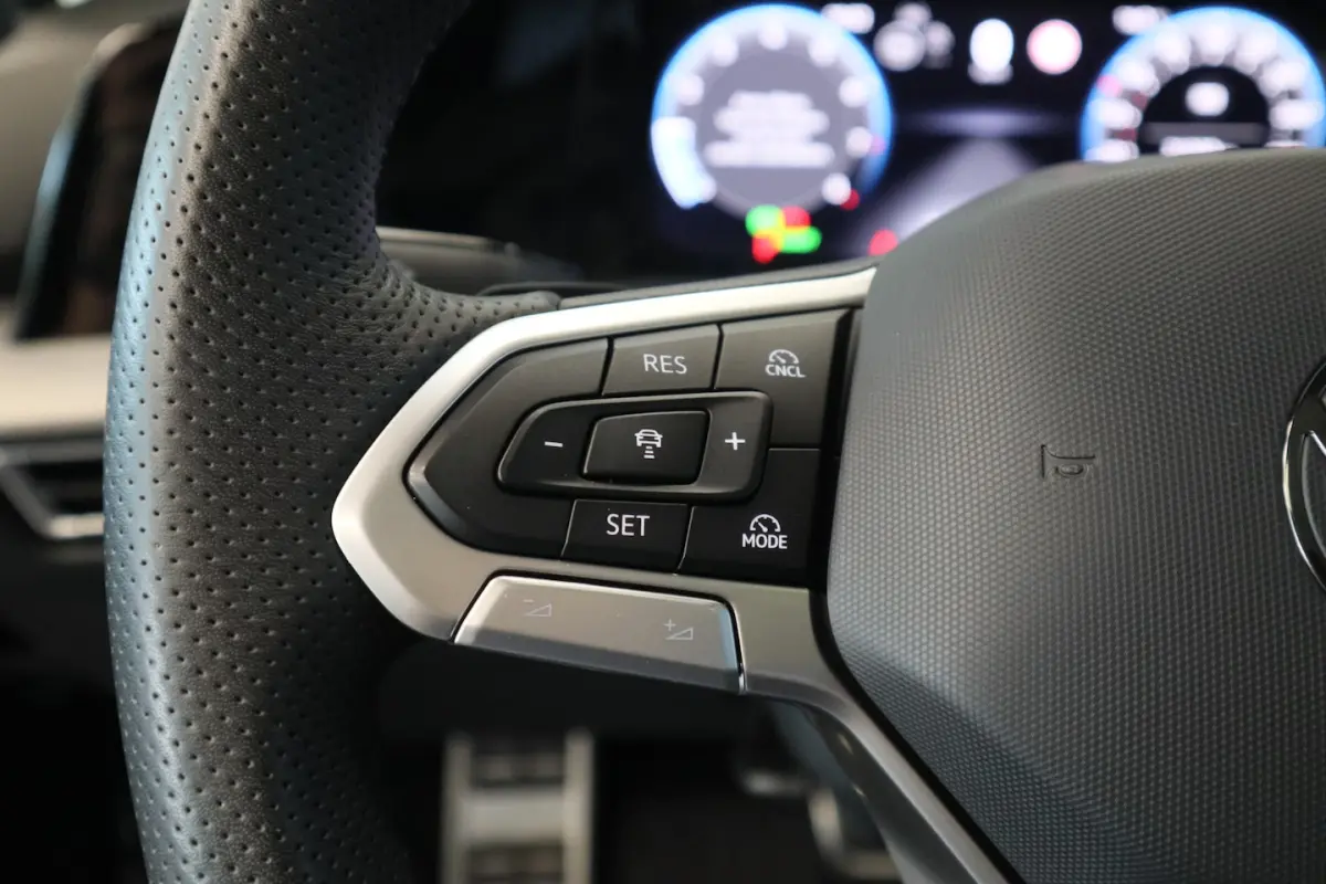 1.5 eTSI R-Line Edition Panoramadak IQ-Led 24 Maanden garantie* (Vraag naar de voorwaarden