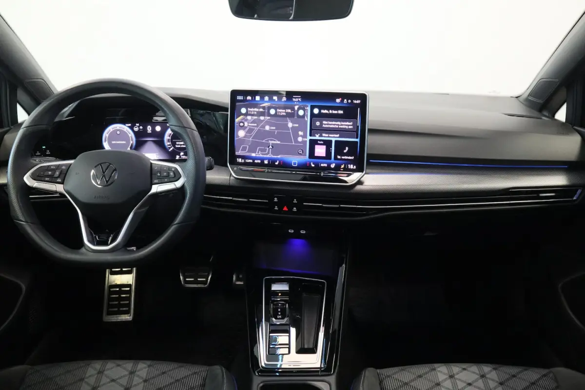 1.5 eTSI R-Line Edition Panoramadak IQ-Led 24 Maanden garantie* (Vraag naar de voorwaarden