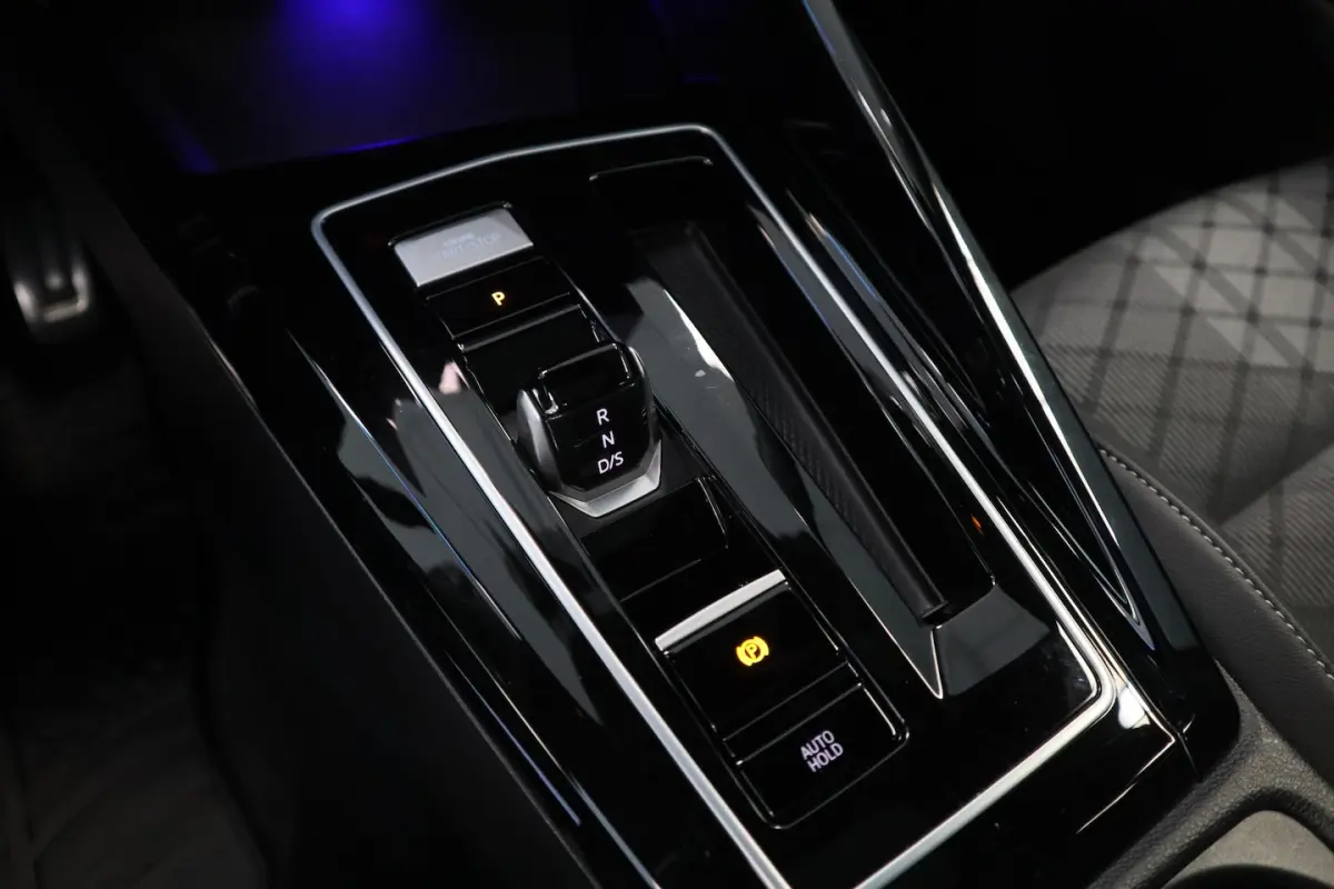 1.5 eTSI R-Line Edition Panoramadak IQ-Led 24 Maanden garantie* (Vraag naar de voorwaarden