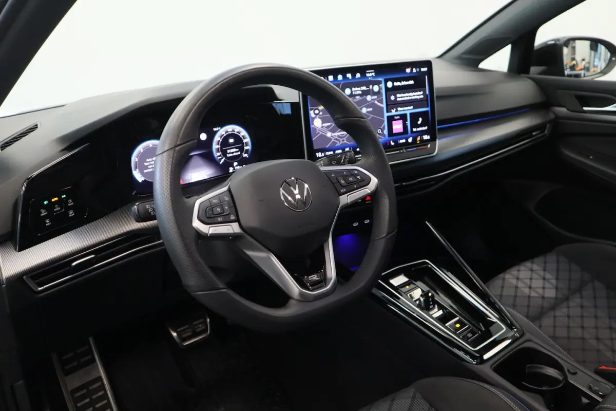 1.5 eTSI R-Line Edition Panoramadak IQ-Led 24 Maanden garantie* (Vraag naar de voorwaarden