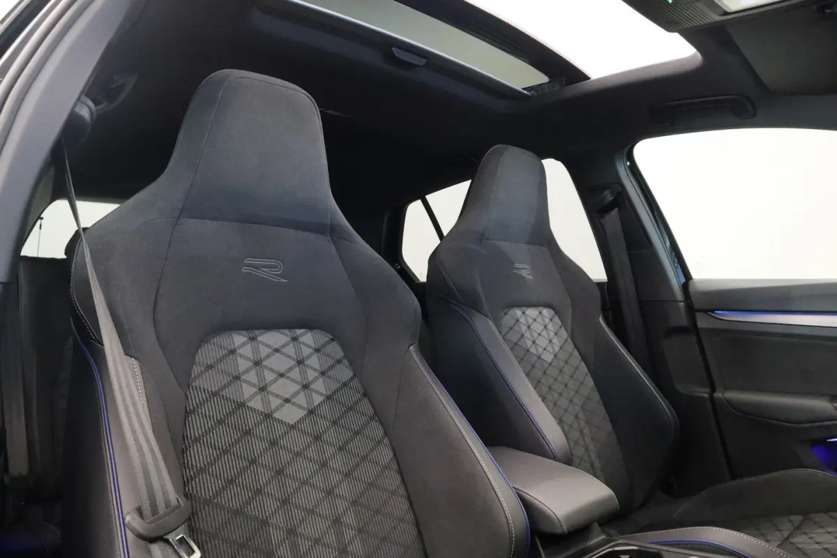 1.5 eTSI R-Line Edition Panoramadak IQ-Led 24 Maanden garantie* (Vraag naar de voorwaarden