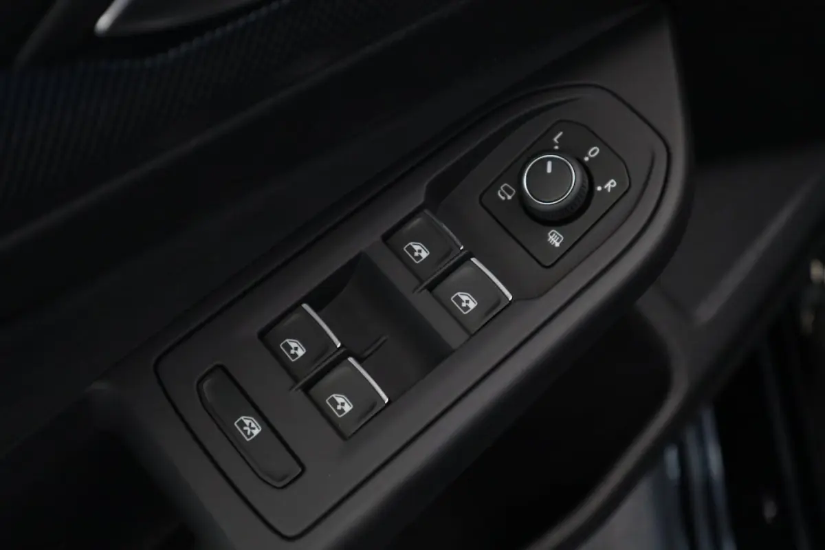 1.5 eTSI R-Line Edition Panoramadak IQ-Led 24 Maanden garantie* (Vraag naar de voorwaarden