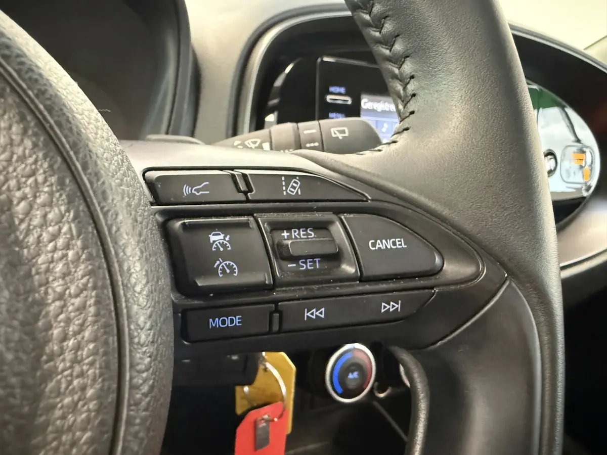 1.0 VVT-i S-CVT Play 24 Maanden garantie* (Vraag naar de voorwaarden)