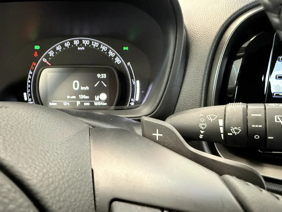 1.0 VVT-i S-CVT Play 24 Maanden garantie* (Vraag naar de voorwaarden)