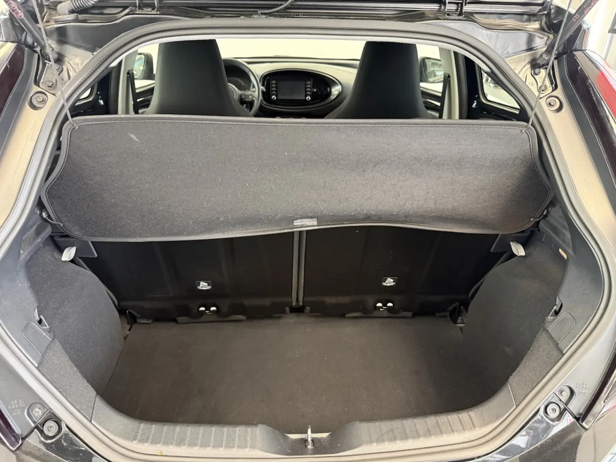 1.0 VVT-i S-CVT Play 24 Maanden garantie* (Vraag naar de voorwaarden)