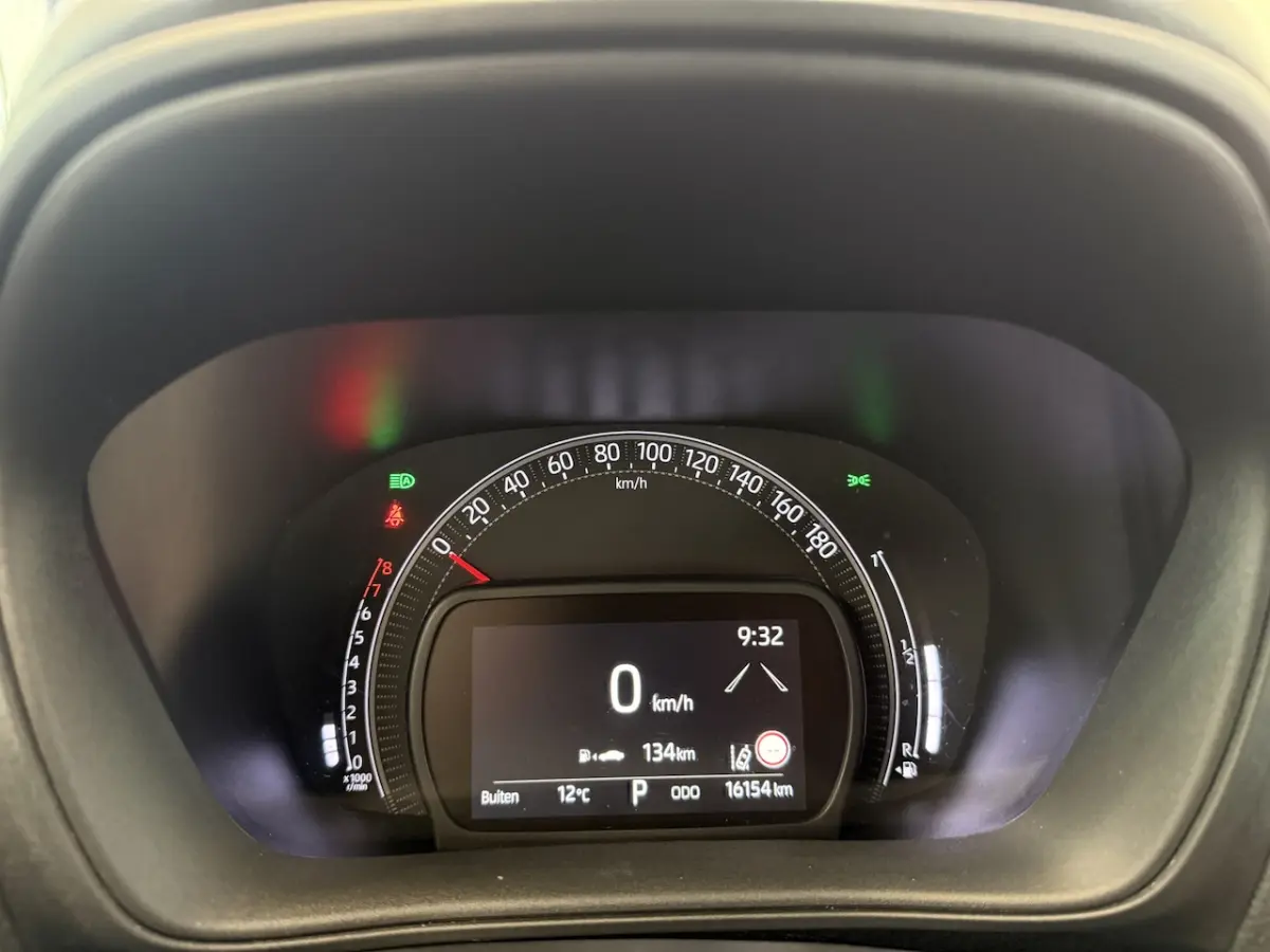 1.0 VVT-i S-CVT Play 24 Maanden garantie* (Vraag naar de voorwaarden)