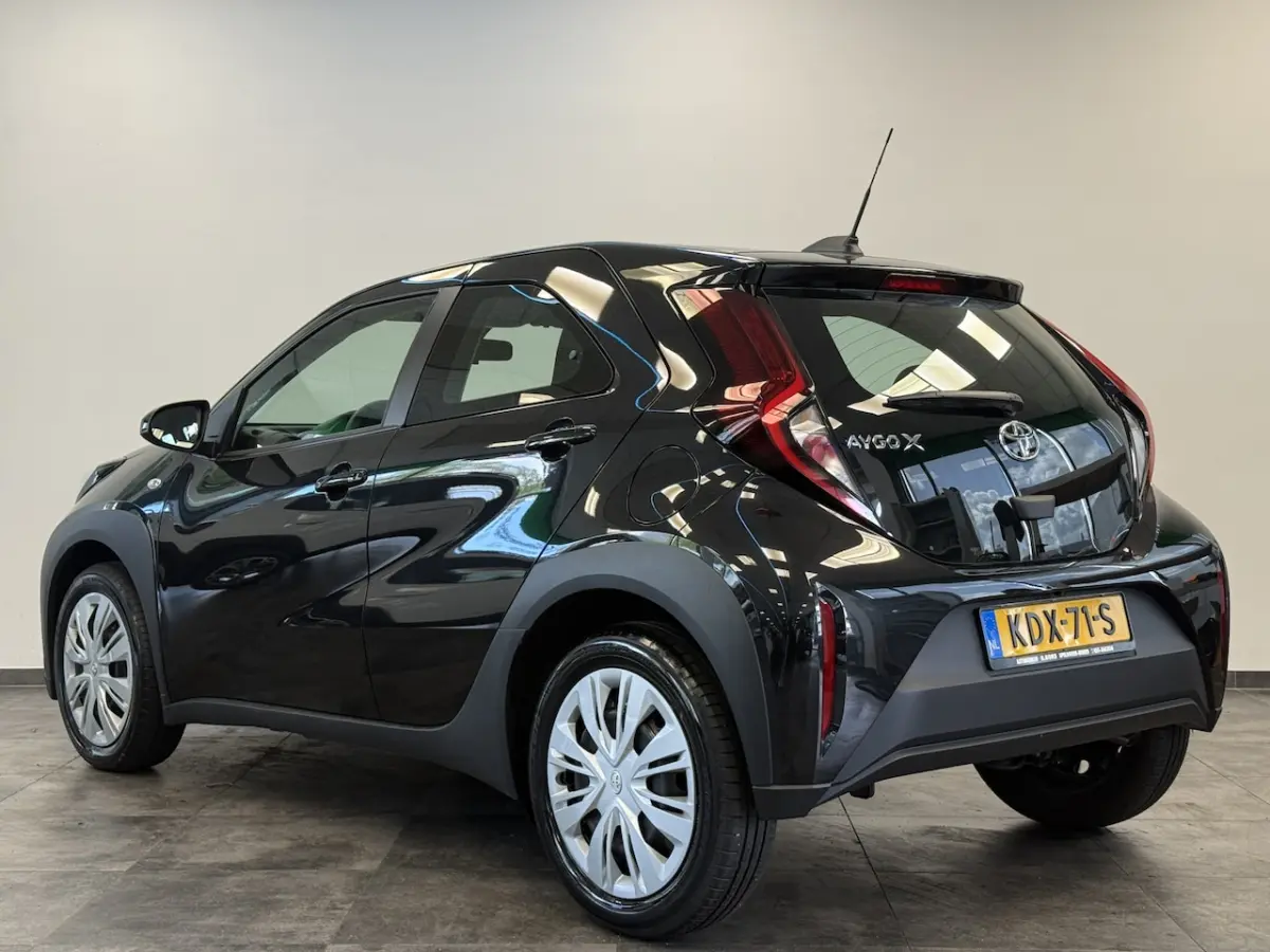 1.0 VVT-i S-CVT Play 24 Maanden garantie* (Vraag naar de voorwaarden)