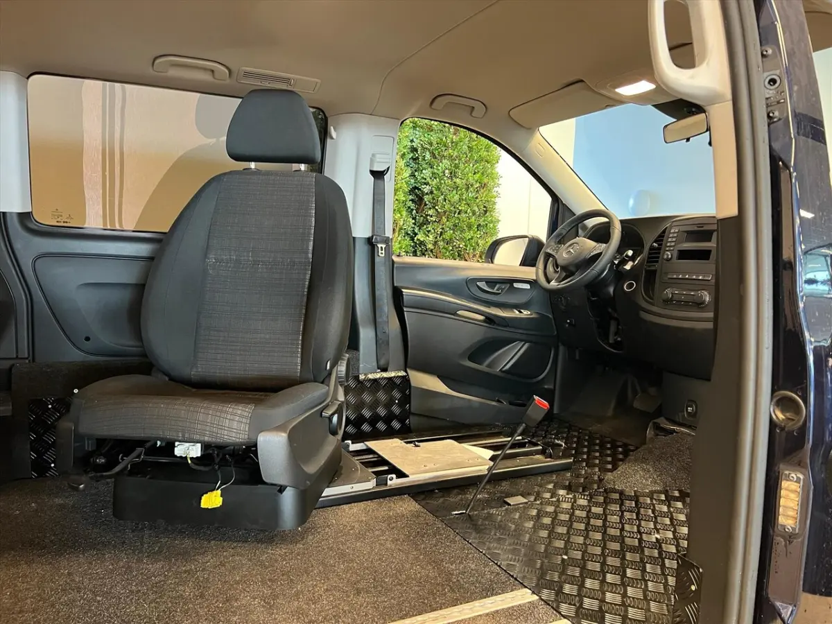 L2H1 Rolstoelbus Automaat (airco) - rolstoel voorin