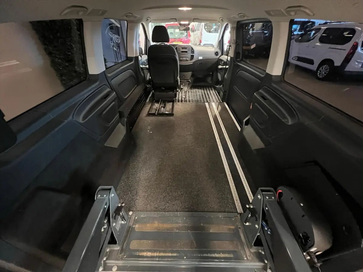 L2H1 Rolstoelbus Automaat (airco) - rolstoel voorin