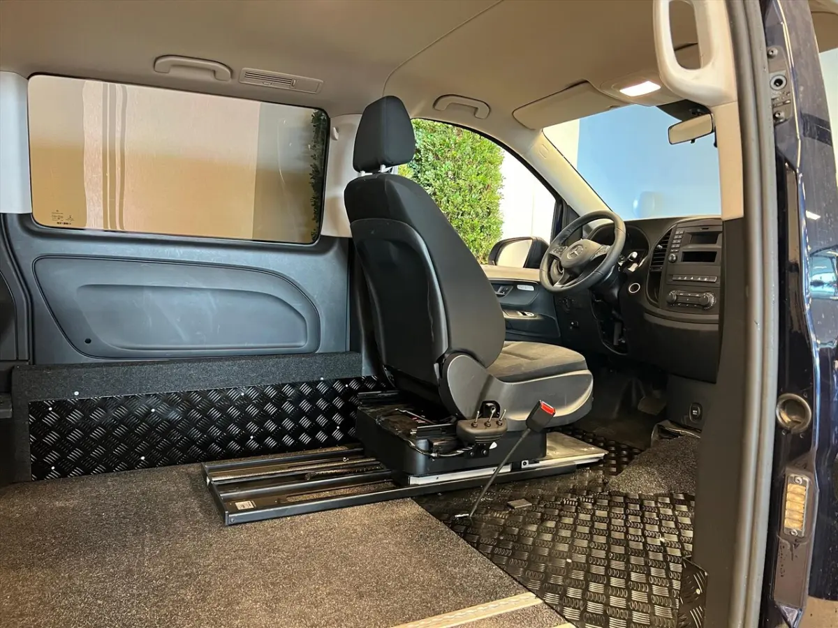 L2H1 Rolstoelbus Automaat (airco) - rolstoel voorin