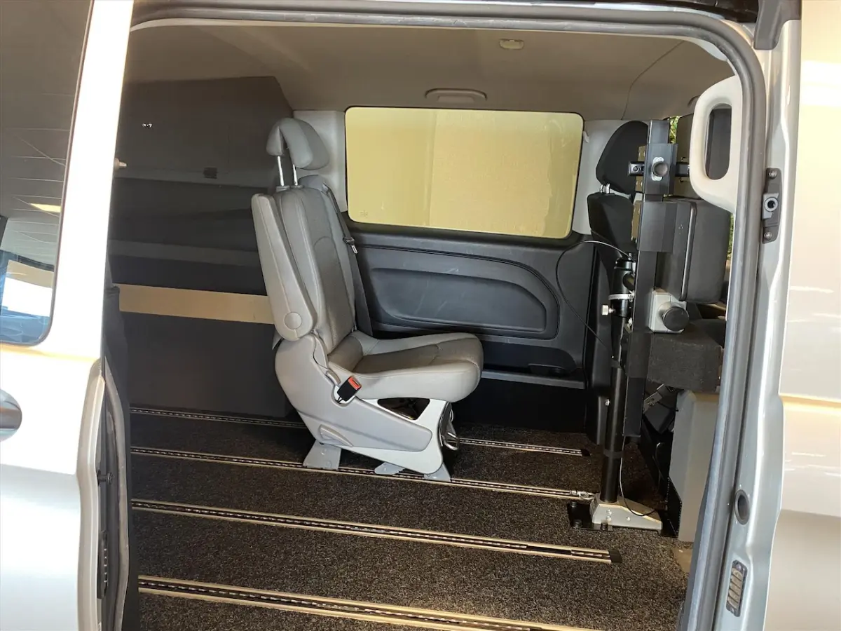 L2H1 Rolstoelbus Automaat Rolstoel Voorin