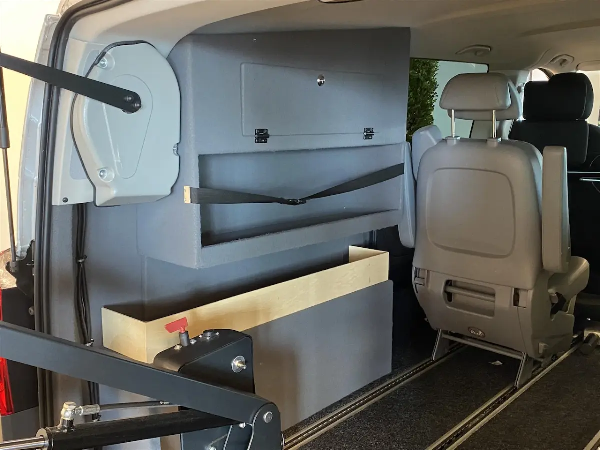 L2H1 Rolstoelbus Automaat Rolstoel Voorin