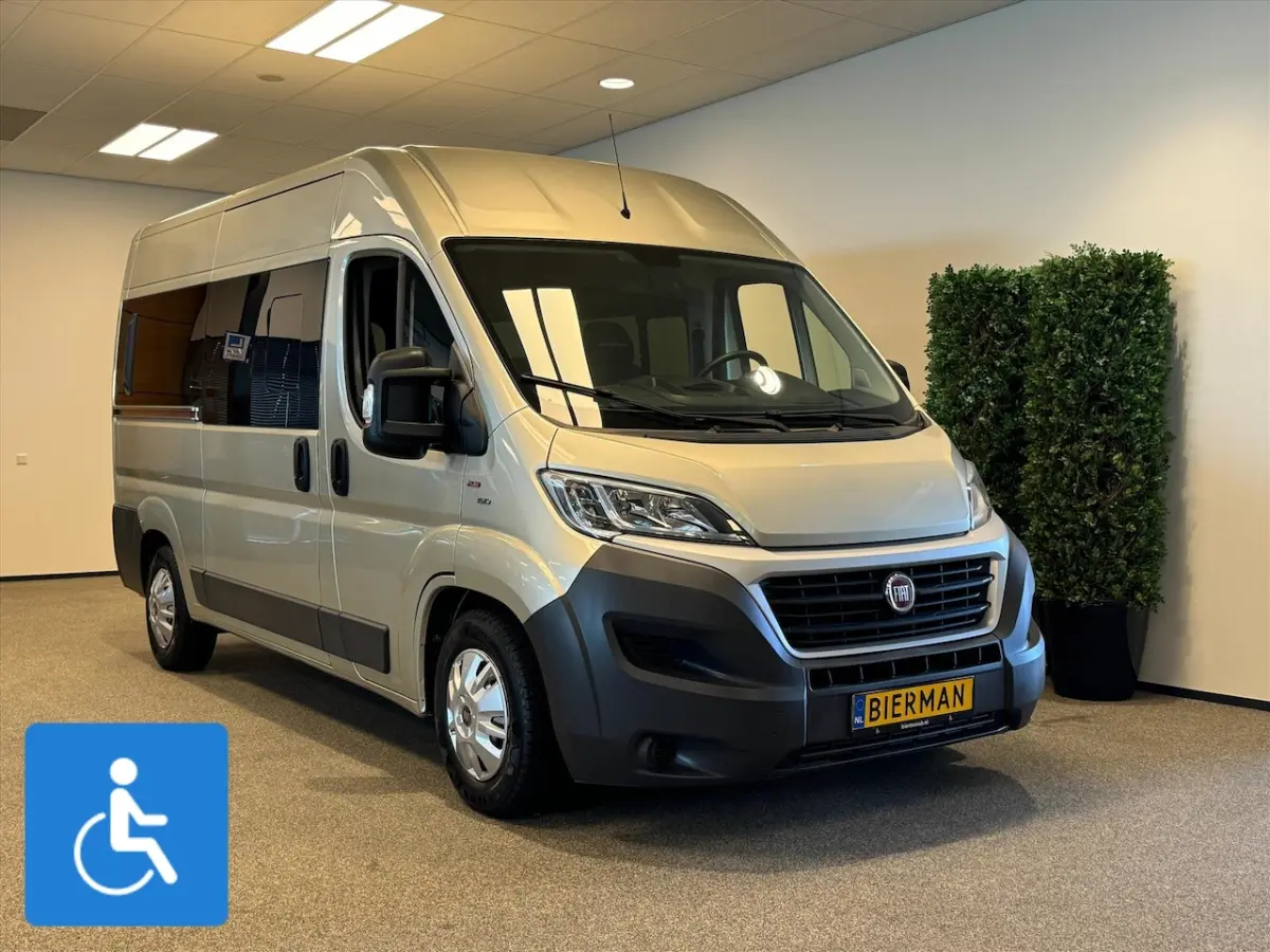 L2H2 Rolstoelbus - Rolstoel voorin