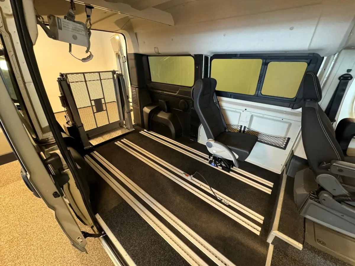 L2H2 Rolstoelbus - Rolstoel voorin