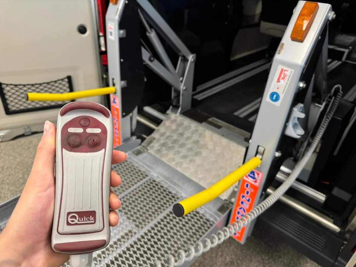 L2H2 Rolstoelbus - Rolstoel voorin