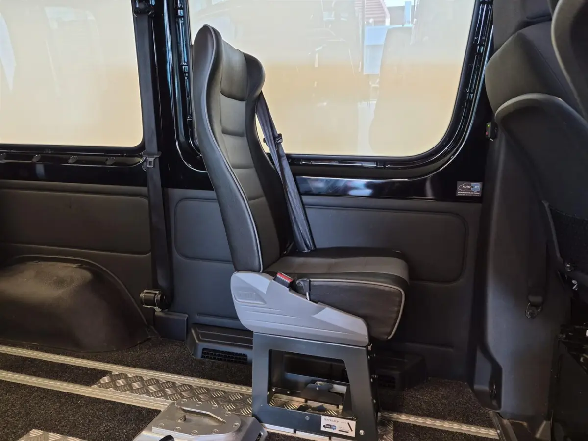 L1H1 Rolstoelbus Automaat - rolstoel voorin (SBS)