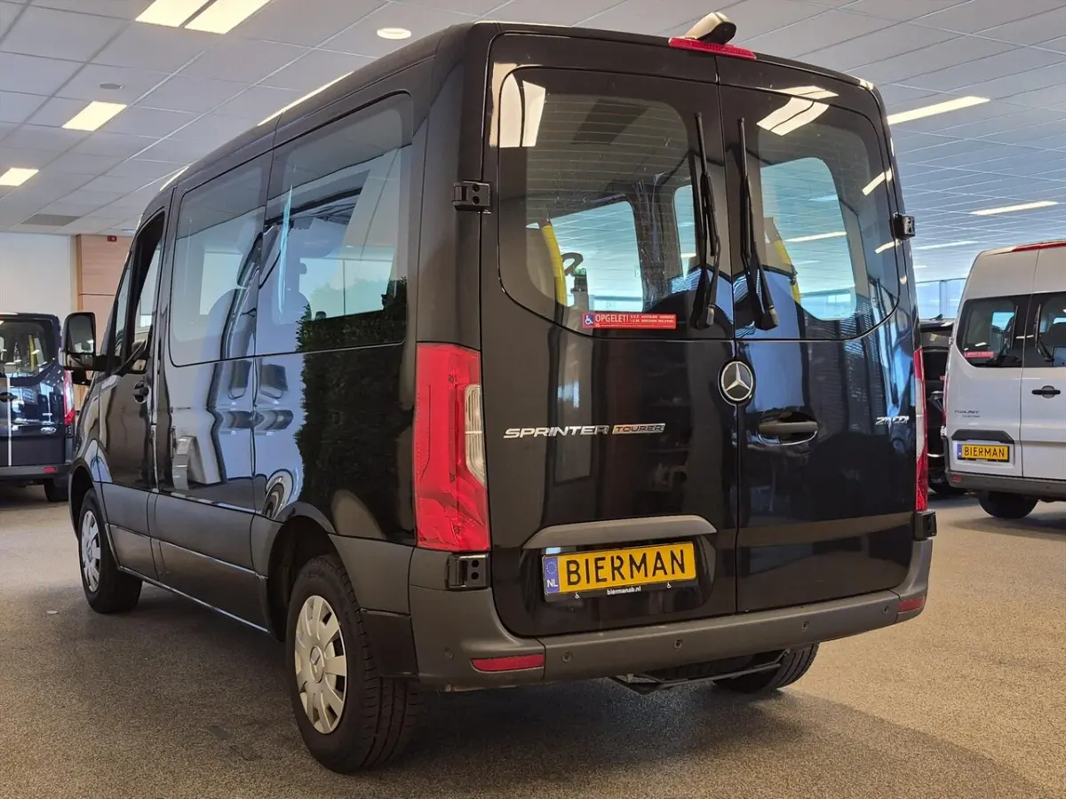 L1H1 Rolstoelbus Automaat - rolstoel voorin (SBS)