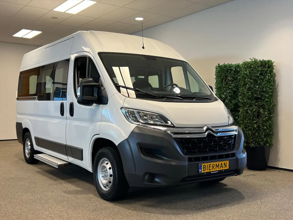 L2H2 Rolstoelbus - Rolstoel voorin