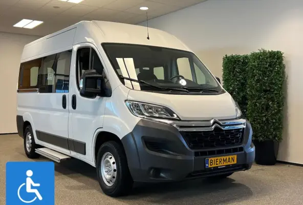 L2H2 Rolstoelbus - Rolstoel voorin
