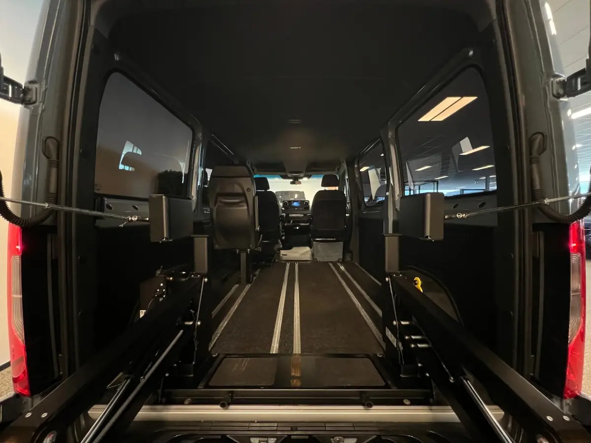 L1H1 Rolstoelbus Rolstoel zelfrijder