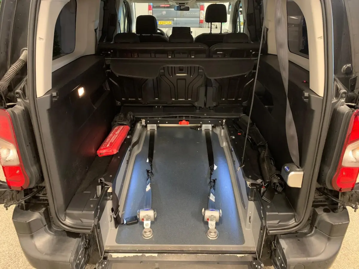 L2 Rolstoelauto 5+1